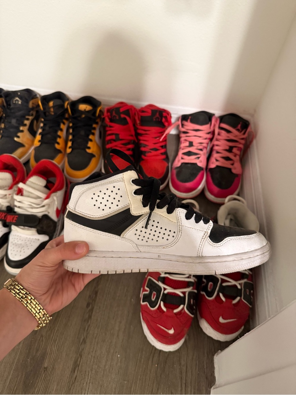 Jordan Kids/women Black, White & Red Mid-Top Sneakers - Picture 4 of 5